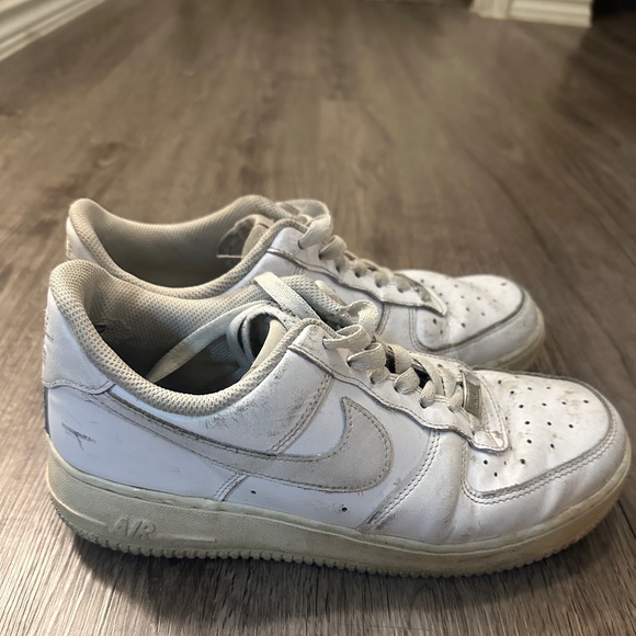 white nike air force 1s - Picture 3 of 4